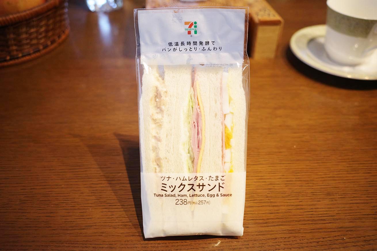 サンドイッチ 食べ方