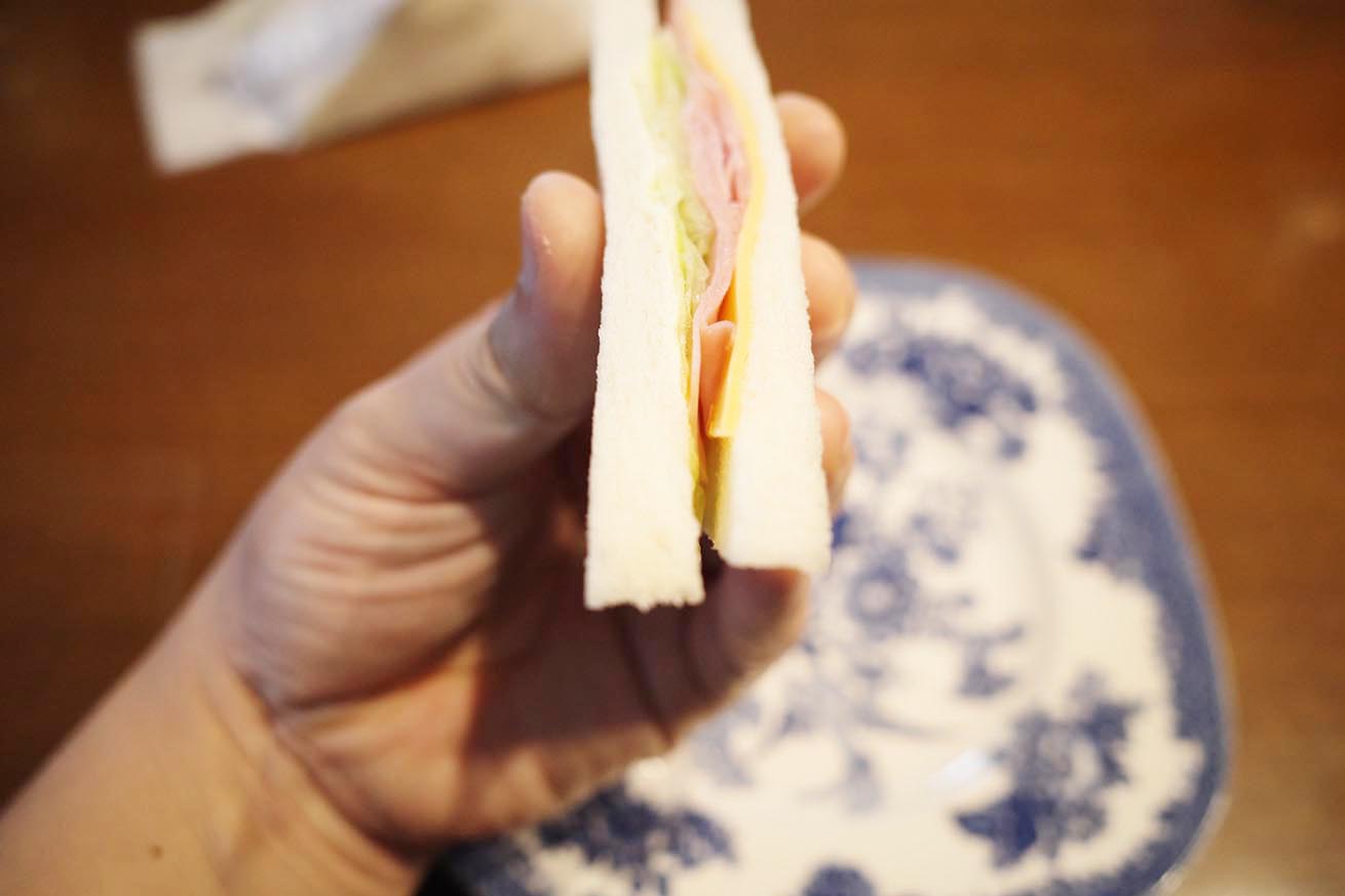 サンドイッチ 食べ方